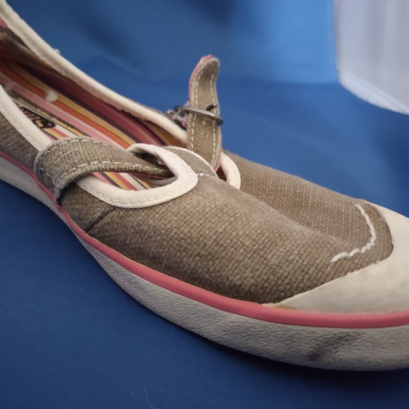 Simple Tan and Pink Women's Sneakers - Picture 8 of 9